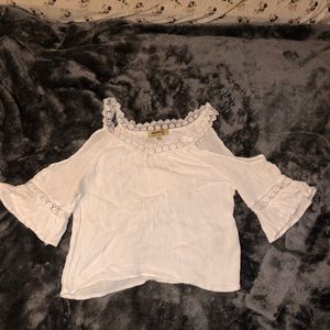 Wayan cute white flowy top